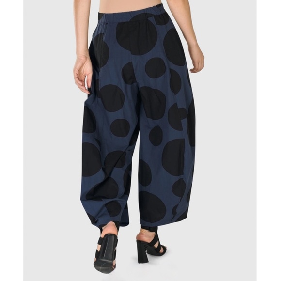 ALEMBIKA URBAN Carnevale Balloon Pants in Green/Black Dots - 1 (U.S. 6-8) - Picture 7 of 13